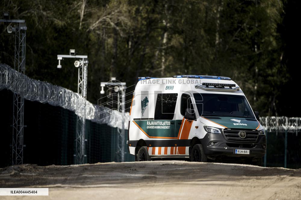 FINLAND - RUSSIA - BORDER - FENCE