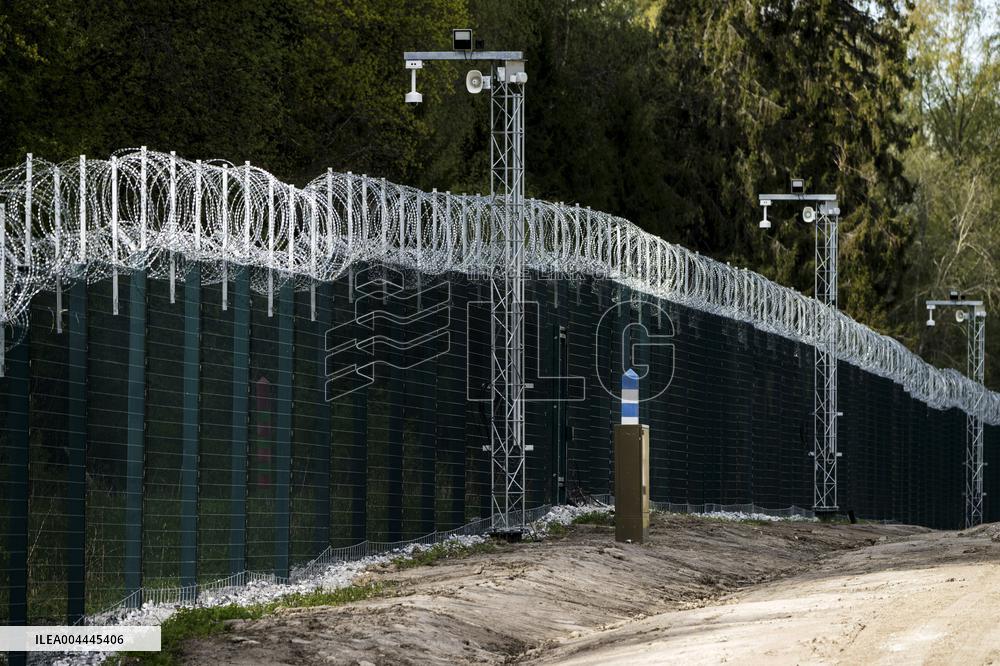 FINLAND - RUSSIA - BORDER - FENCE