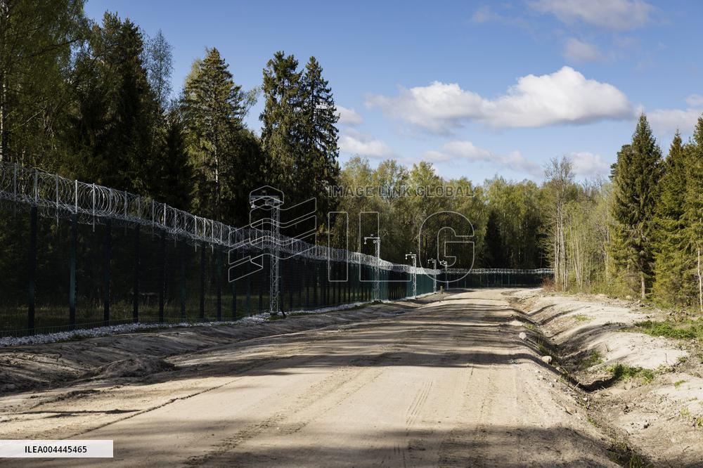 FINLAND - RUSSIA - BORDER - FENCE