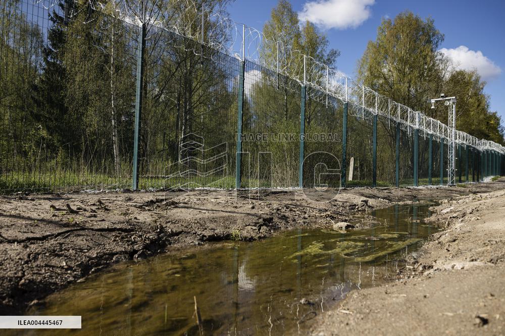 FINLAND - RUSSIA - BORDER - FENCE