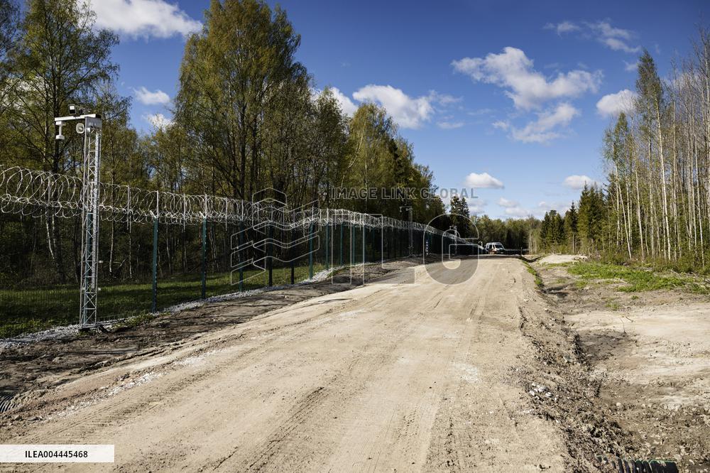 FINLAND - RUSSIA - BORDER - FENCE