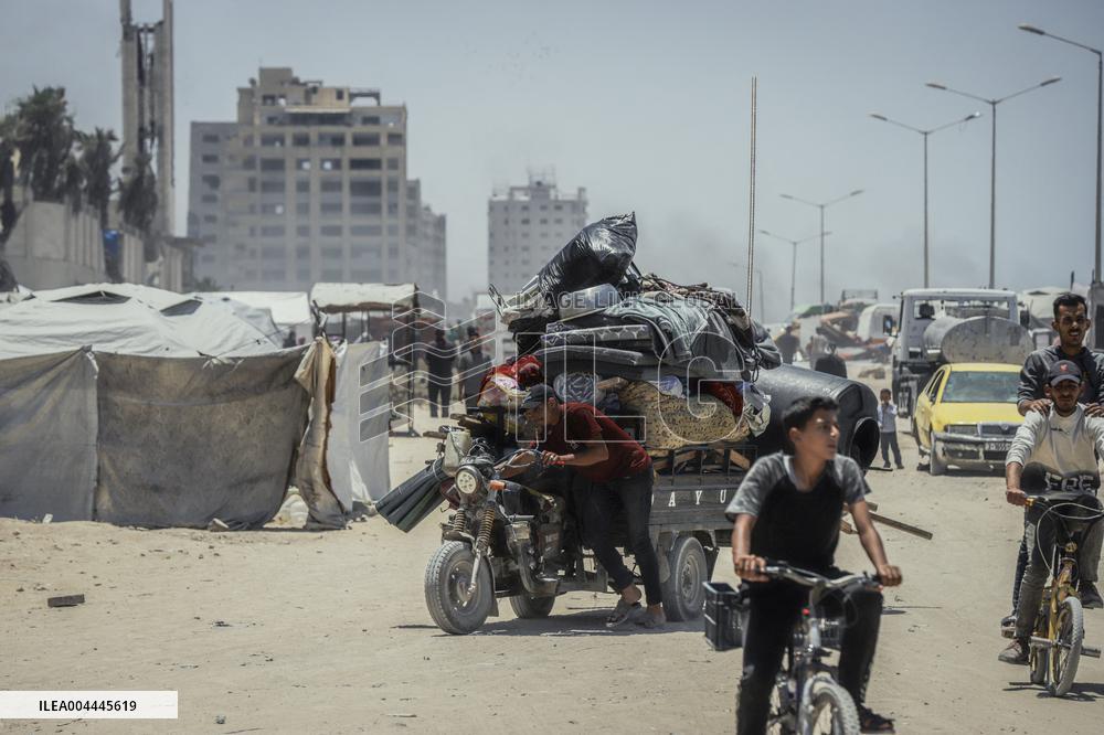 Gaza Seaport Becomes Displacement Shelter - Palestine