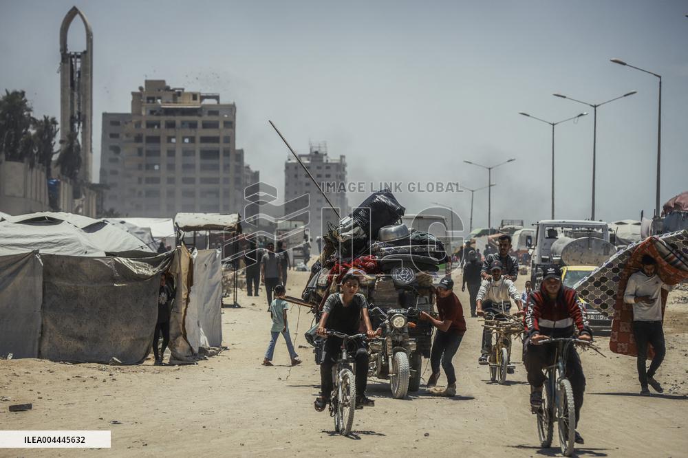 Gaza Seaport Becomes Displacement Shelter - Palestine