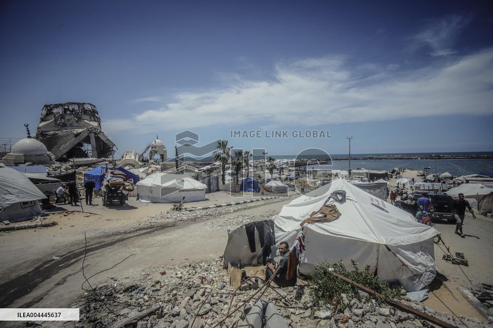 Gaza Seaport Becomes Displacement Shelter - Palestine