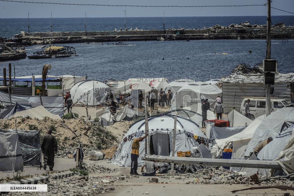 Gaza Seaport Becomes Displacement Shelter - Palestine