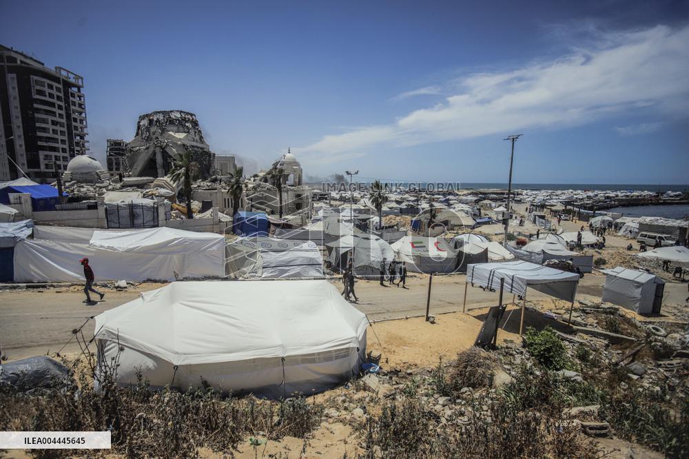 Gaza Seaport Becomes Displacement Shelter - Palestine