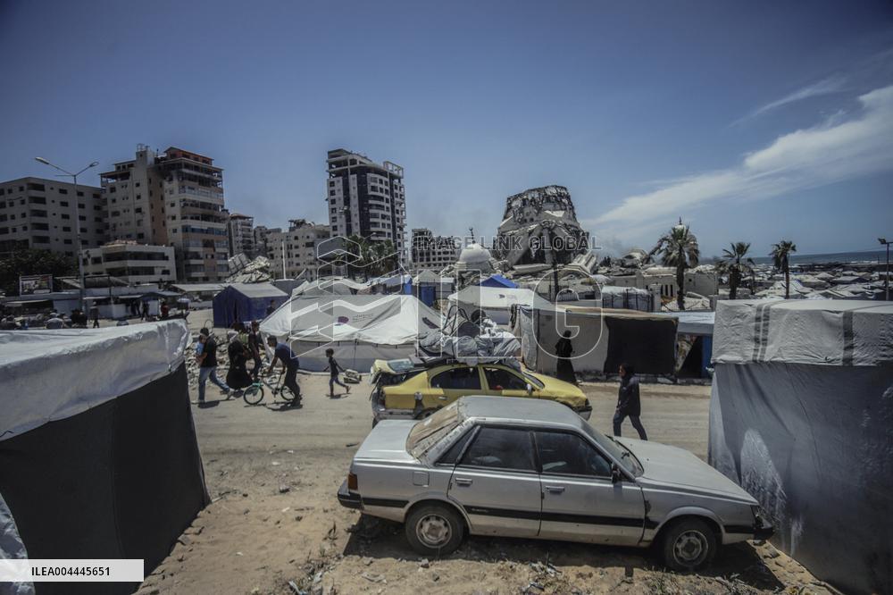 Gaza Seaport Becomes Displacement Shelter - Palestine