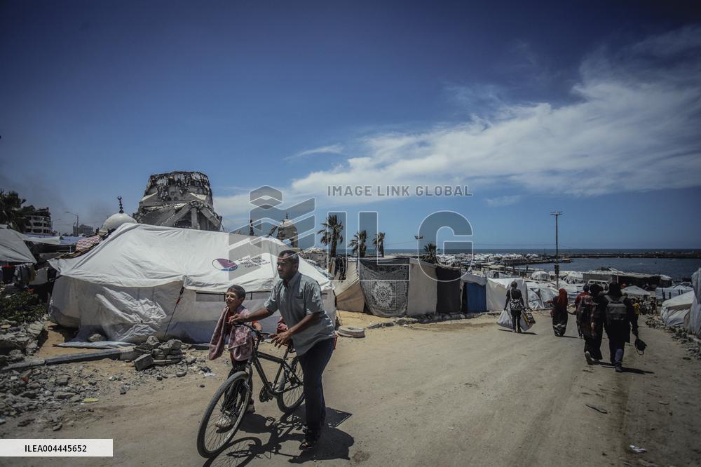 Gaza Seaport Becomes Displacement Shelter - Palestine