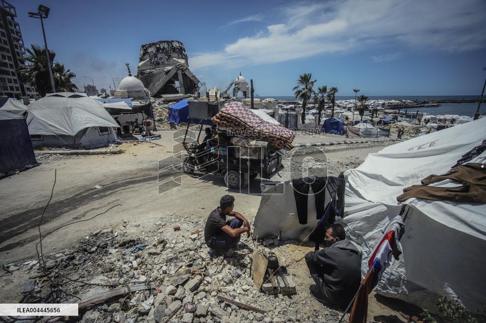Gaza Seaport Becomes Displacement Shelter - Palestine