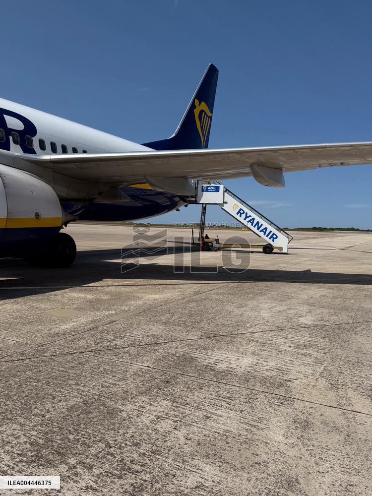 Illustration - Ryanair Airline - Spain