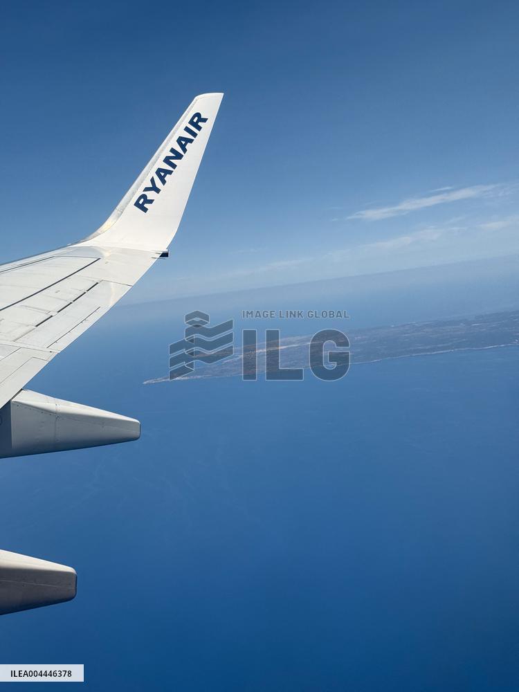 Illustration - Ryanair Airline - Spain