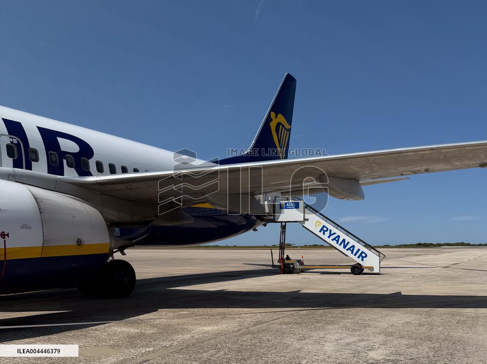 Illustration - Ryanair Airline - Spain