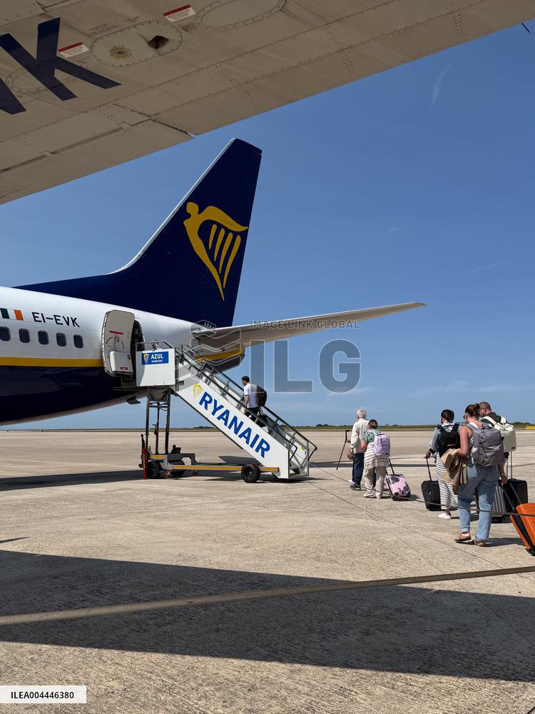 Illustration - Ryanair Airline - Spain