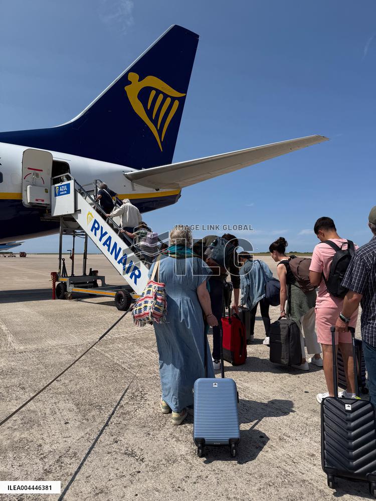 Illustration - Ryanair Airline - Spain