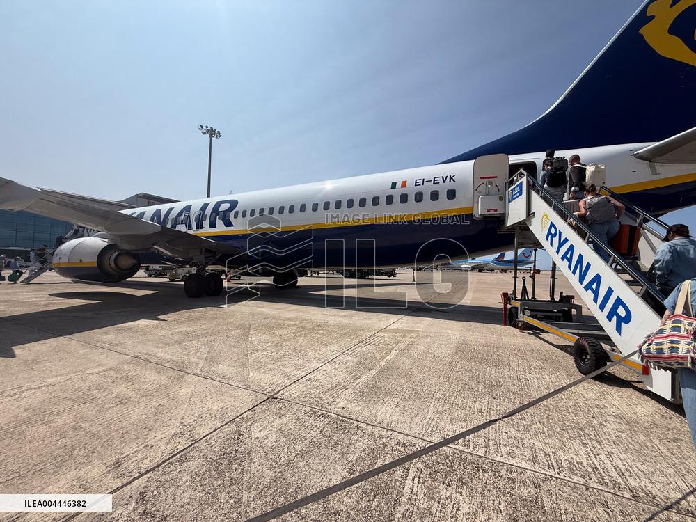 Illustration - Ryanair Airline - Spain