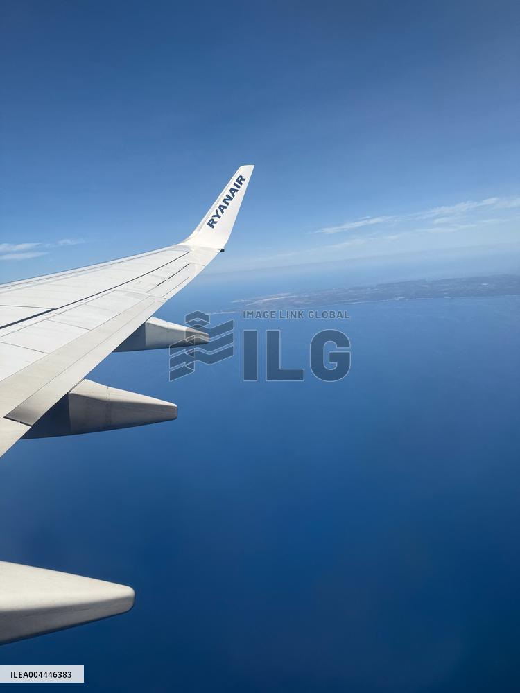 Illustration - Ryanair Airline - Spain