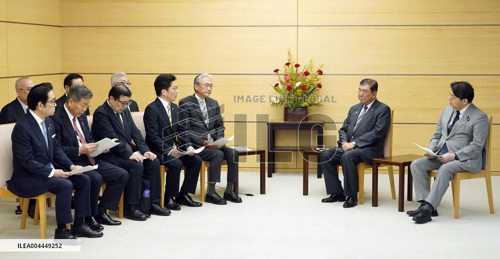 Abductees' families meet with PM