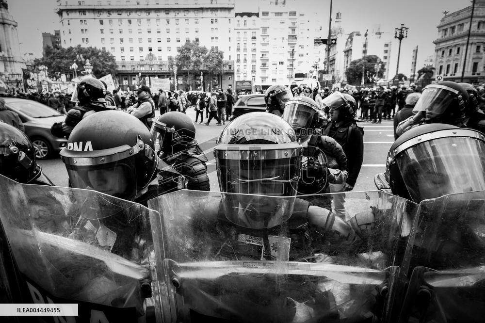 Pensioners Protest Against Milei s Austerity Measures - Buenos Aires