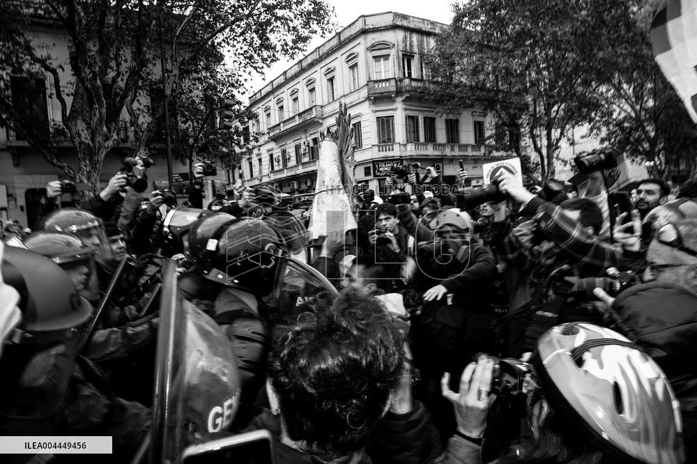 Pensioners Protest Against Milei s Austerity Measures - Buenos Aires