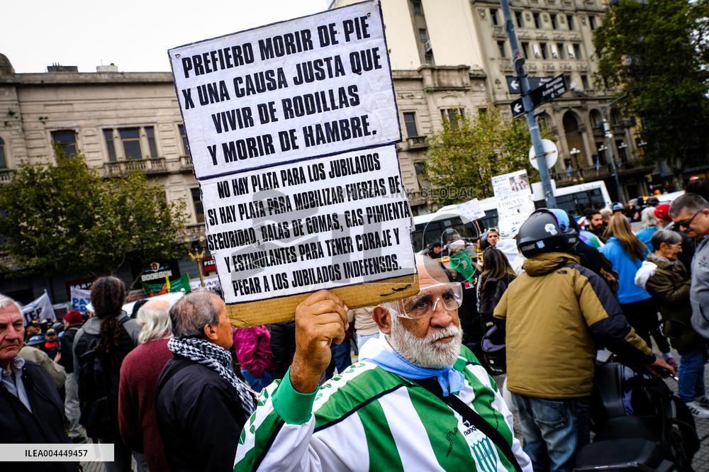 Pensioners Protest Against Milei s Austerity Measures - Buenos Aires
