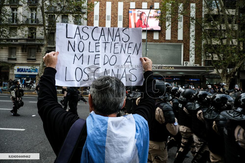 Pensioners Protest Against Milei s Austerity Measures - Buenos Aires