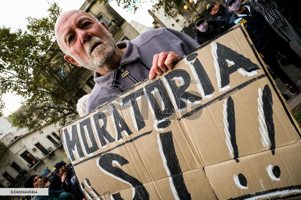 Pensioners Protest Against Milei s Austerity Measures - Buenos Aires
