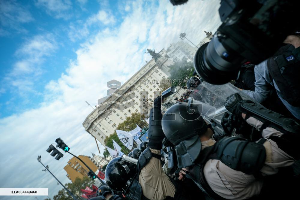 Pensioners Protest Against Milei s Austerity Measures - Buenos Aires