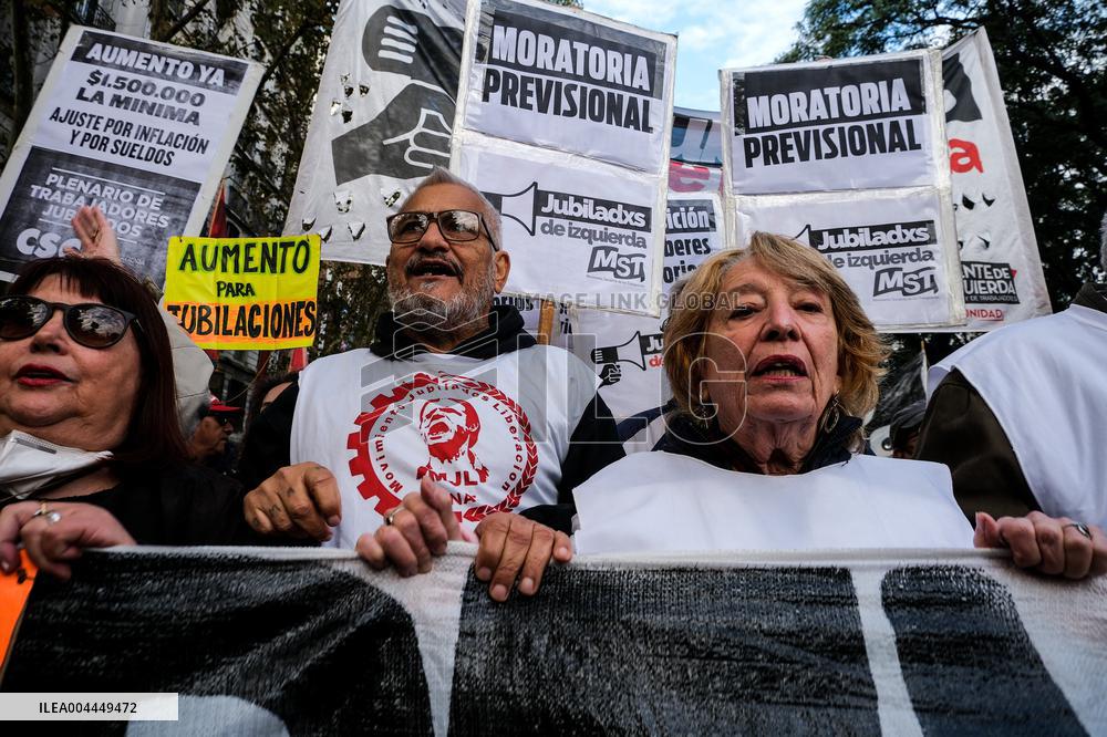 Pensioners Protest Against Milei s Austerity Measures - Buenos Aires