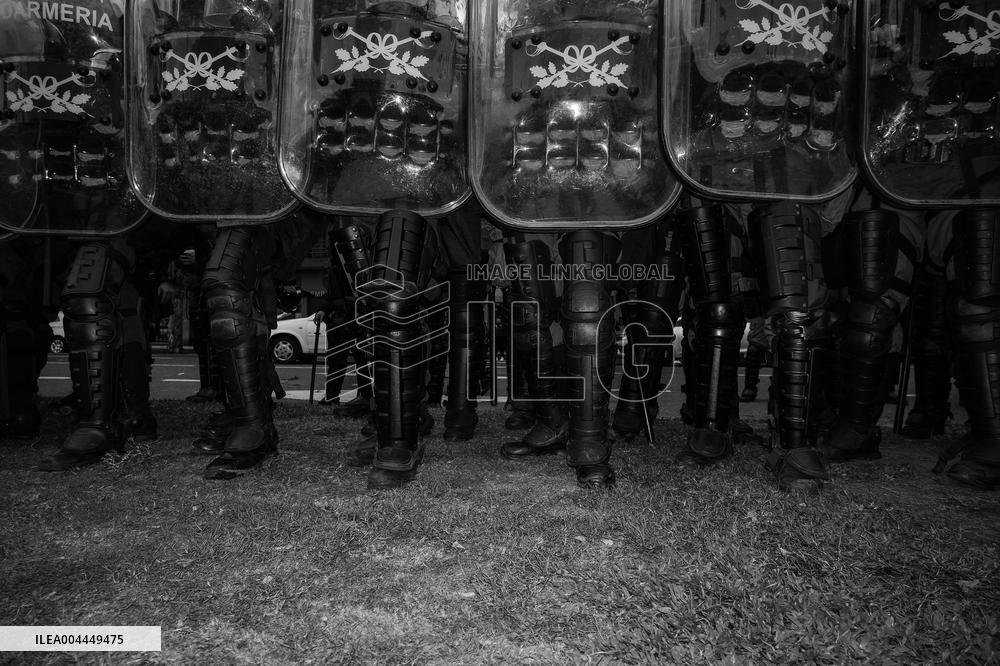 Pensioners Protest Against Milei s Austerity Measures - Buenos Aires