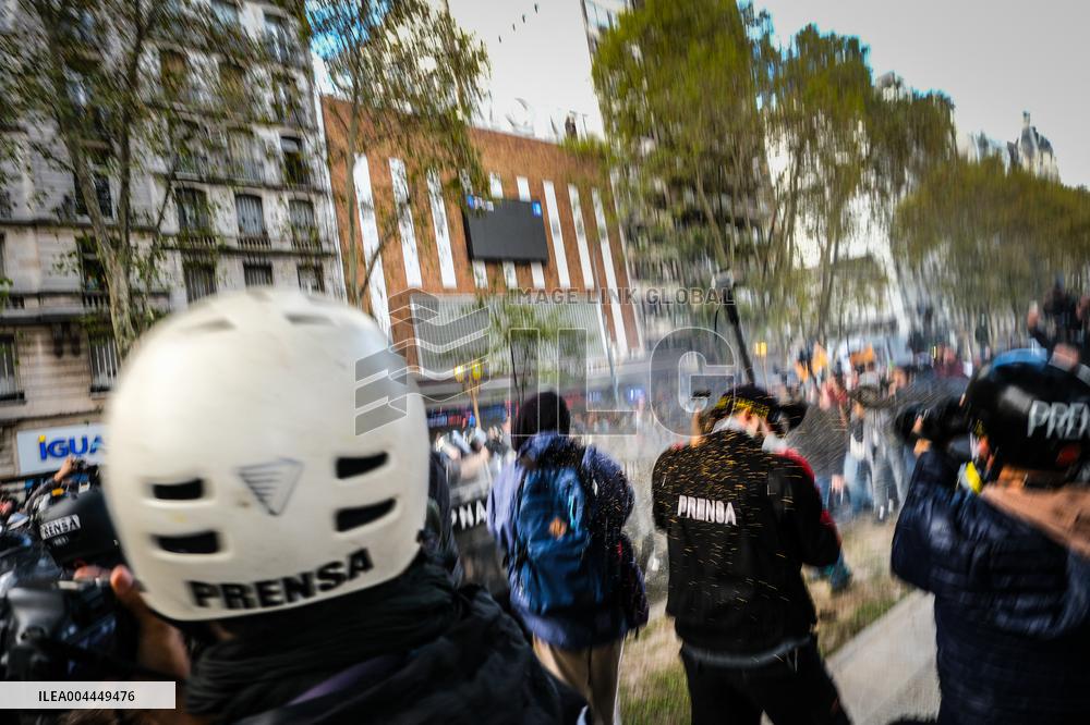Pensioners Protest Against Milei s Austerity Measures - Buenos Aires