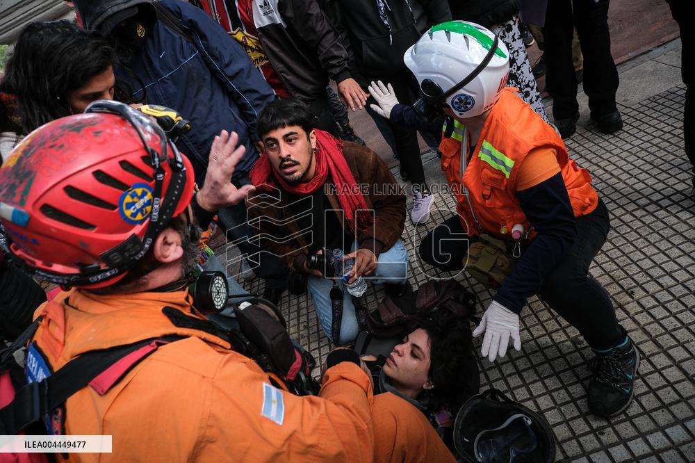 Pensioners Protest Against Milei s Austerity Measures - Buenos Aires