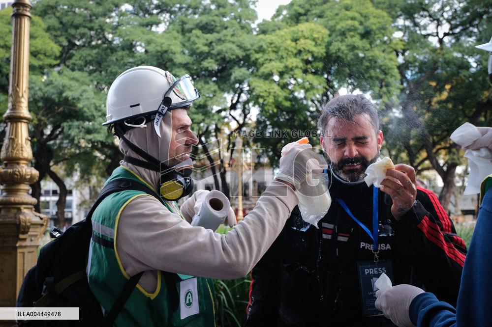 Pensioners Protest Against Milei s Austerity Measures - Buenos Aires