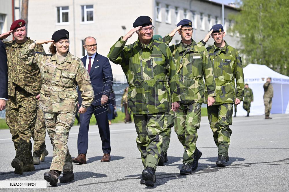 KING CARL GUSTAF VISITS SWEDISH NATO SOLDIERS