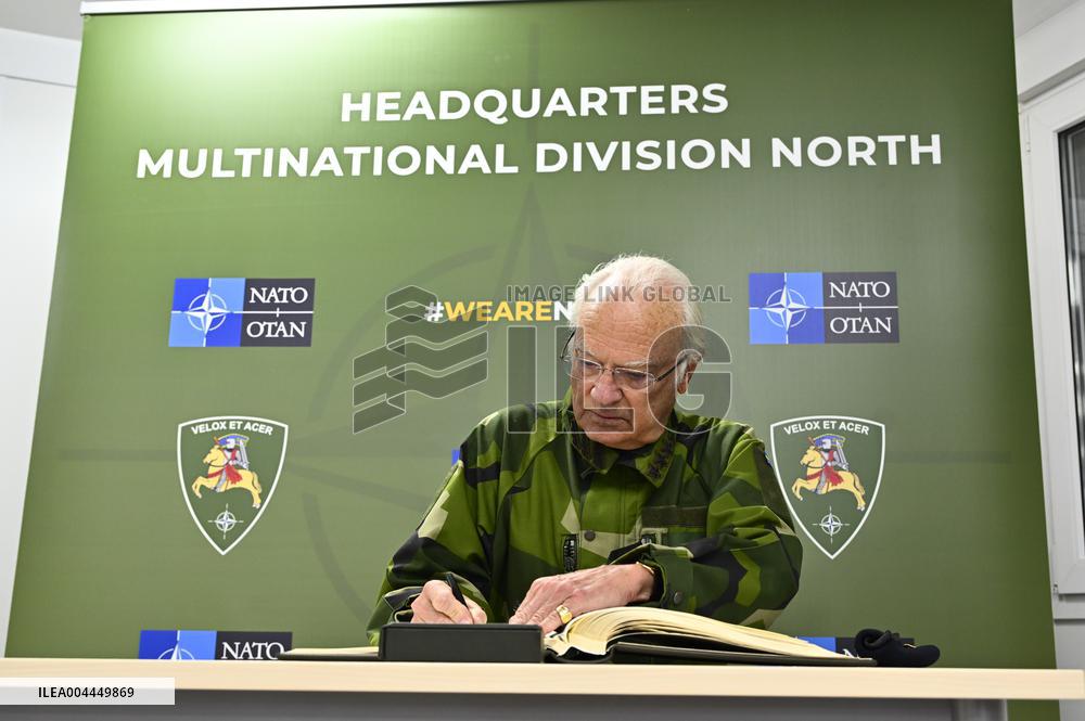 THE KING VISITS SWEDISH NATO SOLDIERS IN LATVIA