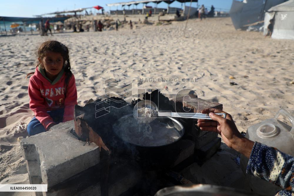 Gaza Seaport Becomes Displacement Shelter