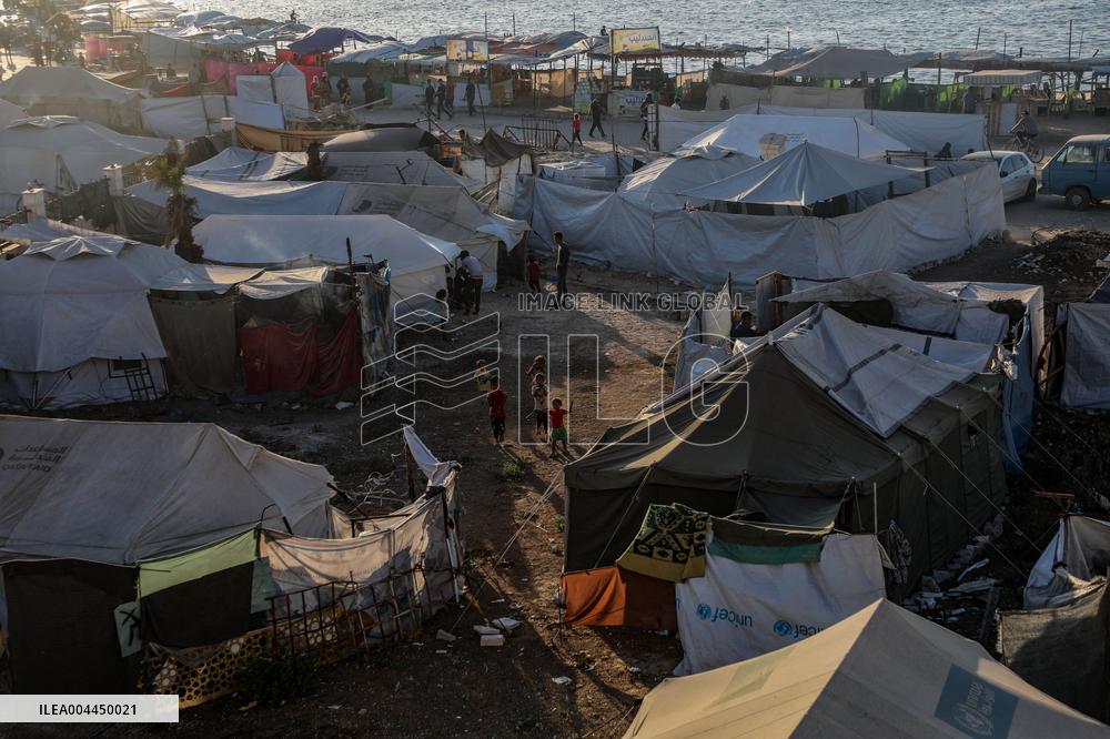 Gaza Seaport Becomes Displacement Shelter