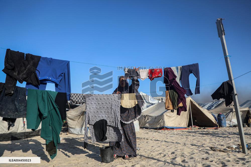 Gaza Seaport Becomes Displacement Shelter