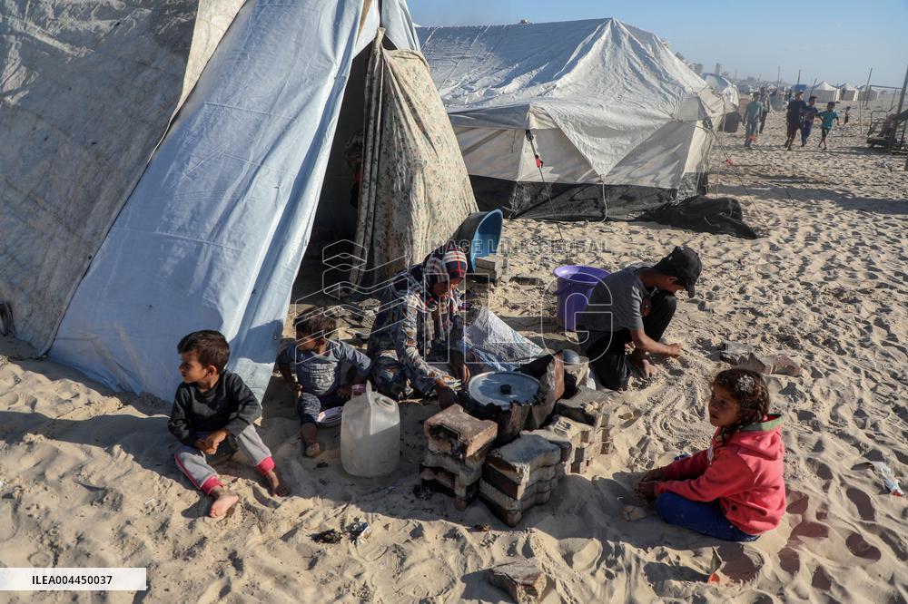 Gaza Seaport Becomes Displacement Shelter