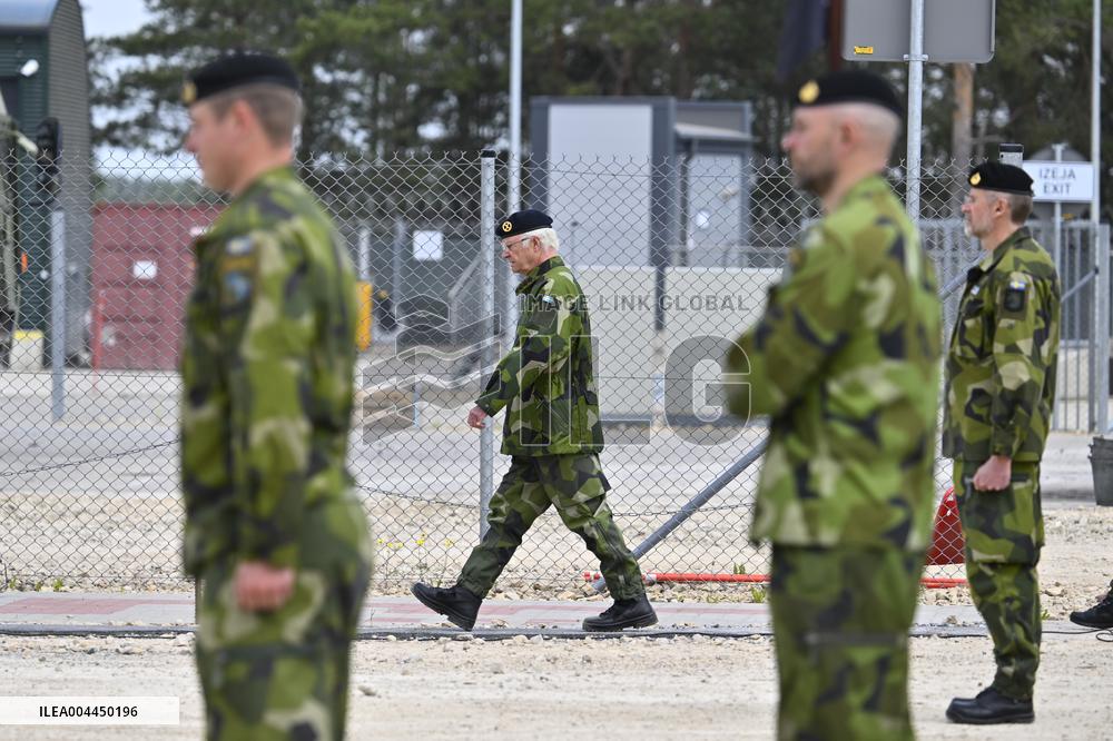 KING CARL GUSTAF VISITS SWEDISH NATO SOLDIERS