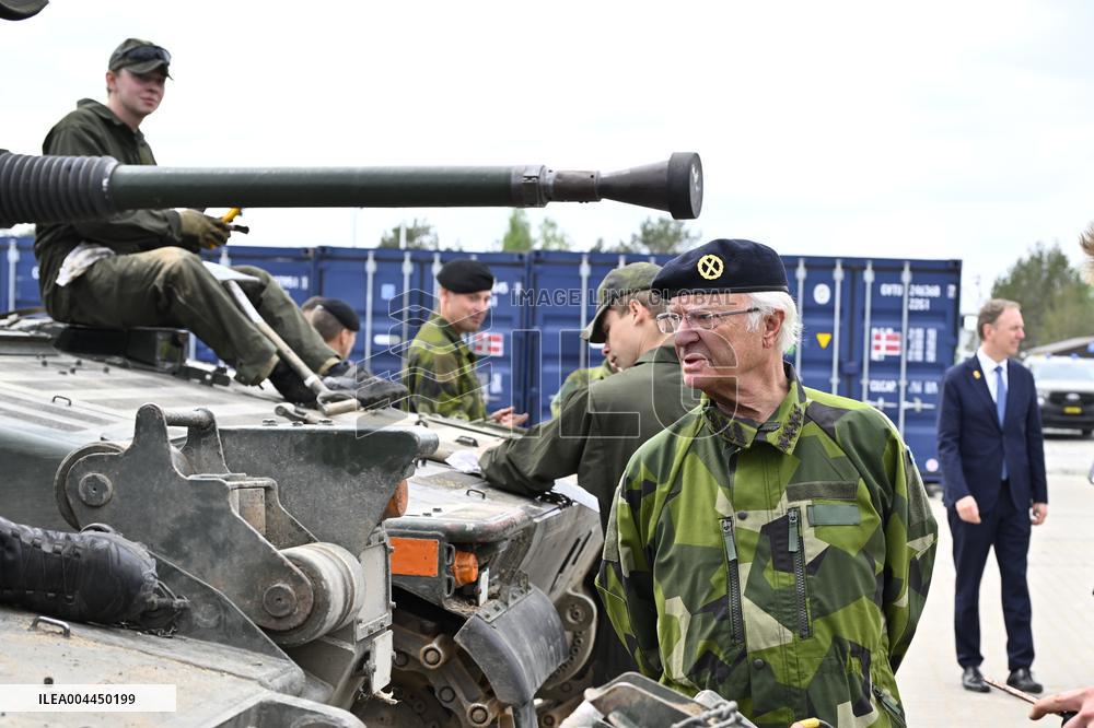 KING CARL GUSTAF VISITS SWEDISH NATO SOLDIERS