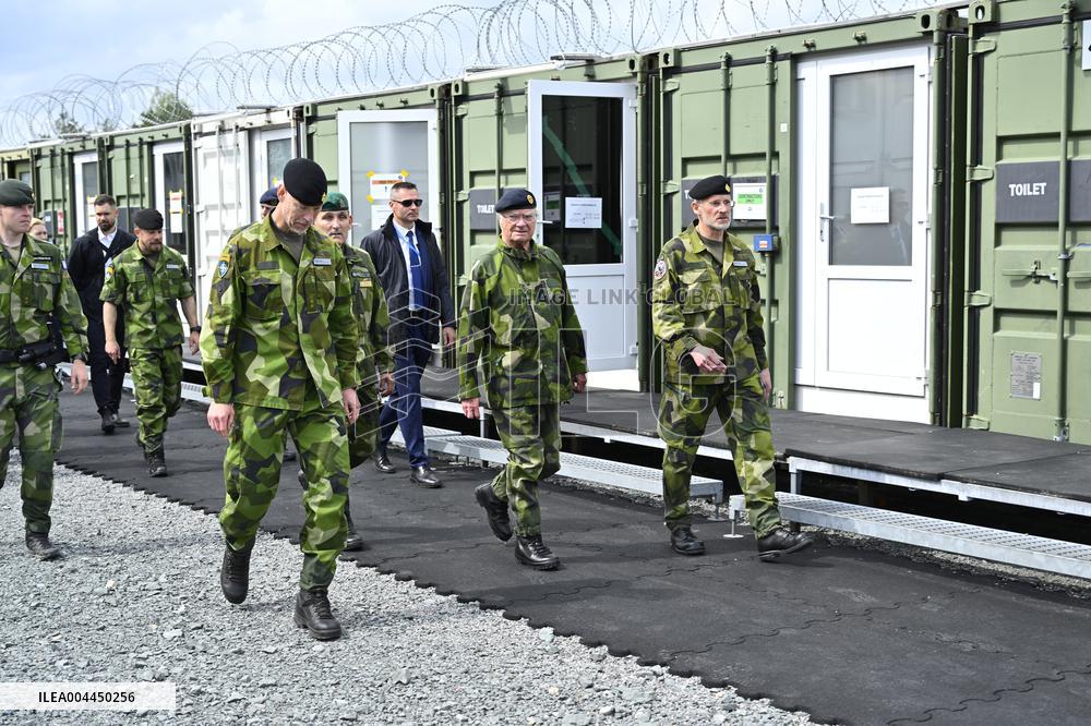 KING CARL GUSTAF VISITS SWEDISH NATO SOLDIERS