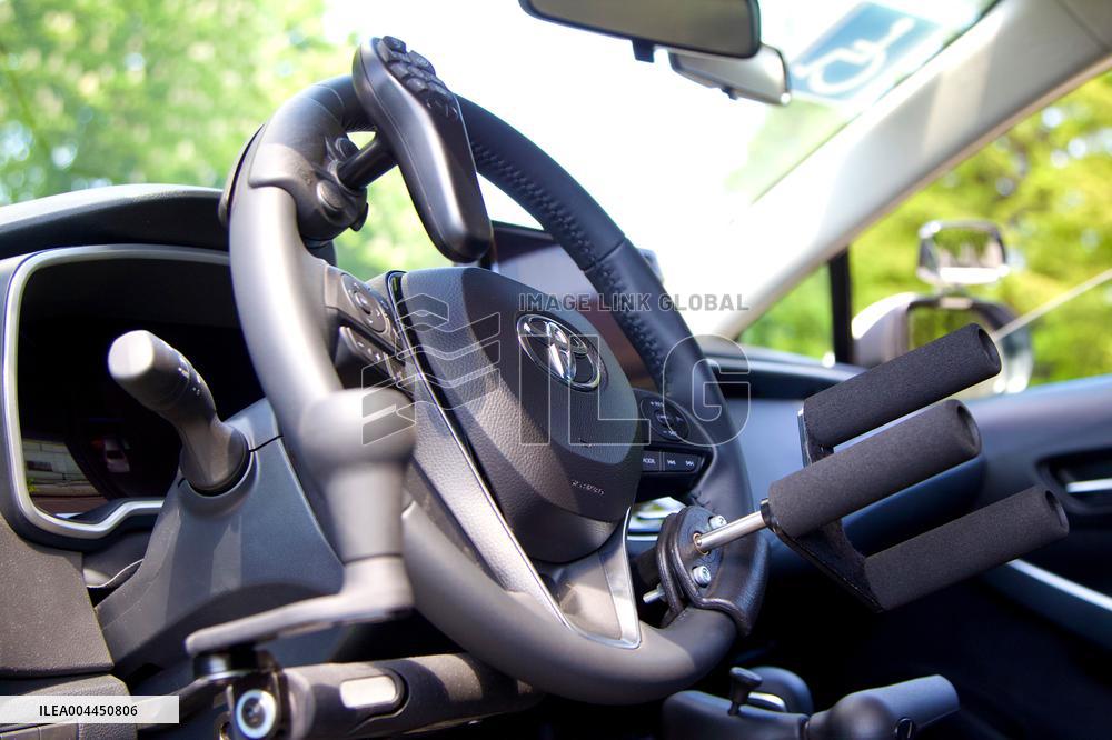 Official handover of adapted vehicles for inclusive driving schools in Kyiv