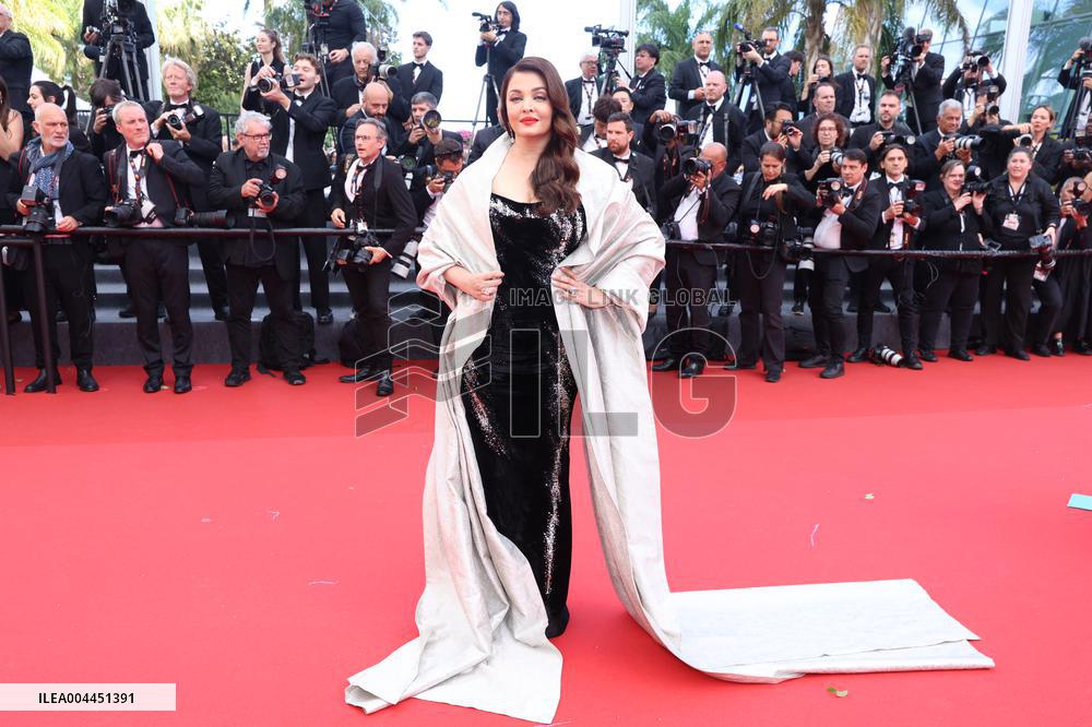 Cannes - La Venue de l'Avenir (Colours Of Time) Red Carpet
