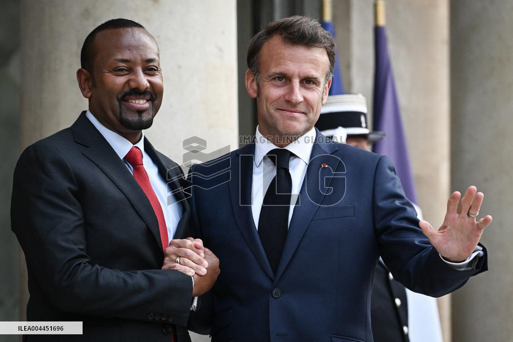 Emmanuel Macron welcomes Abiy Ahmed at the Elysee FA