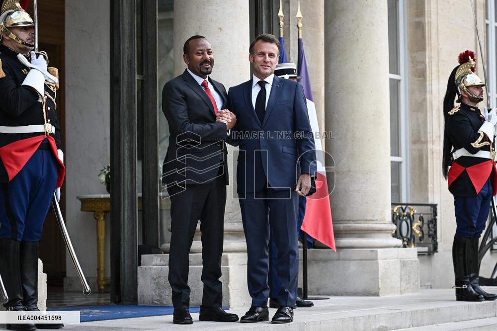 Emmanuel Macron welcomes Abiy Ahmed at the Elysee FA