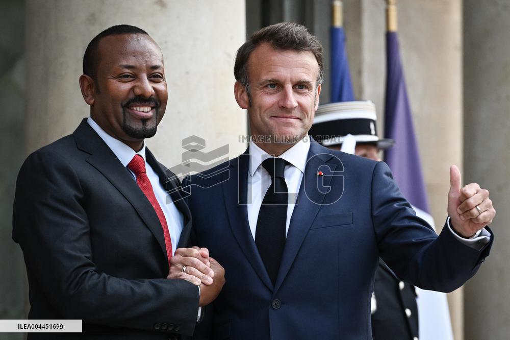 Emmanuel Macron welcomes Abiy Ahmed at the Elysee FA
