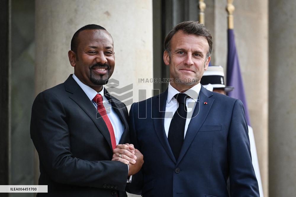 Emmanuel Macron welcomes Abiy Ahmed at the Elysee FA