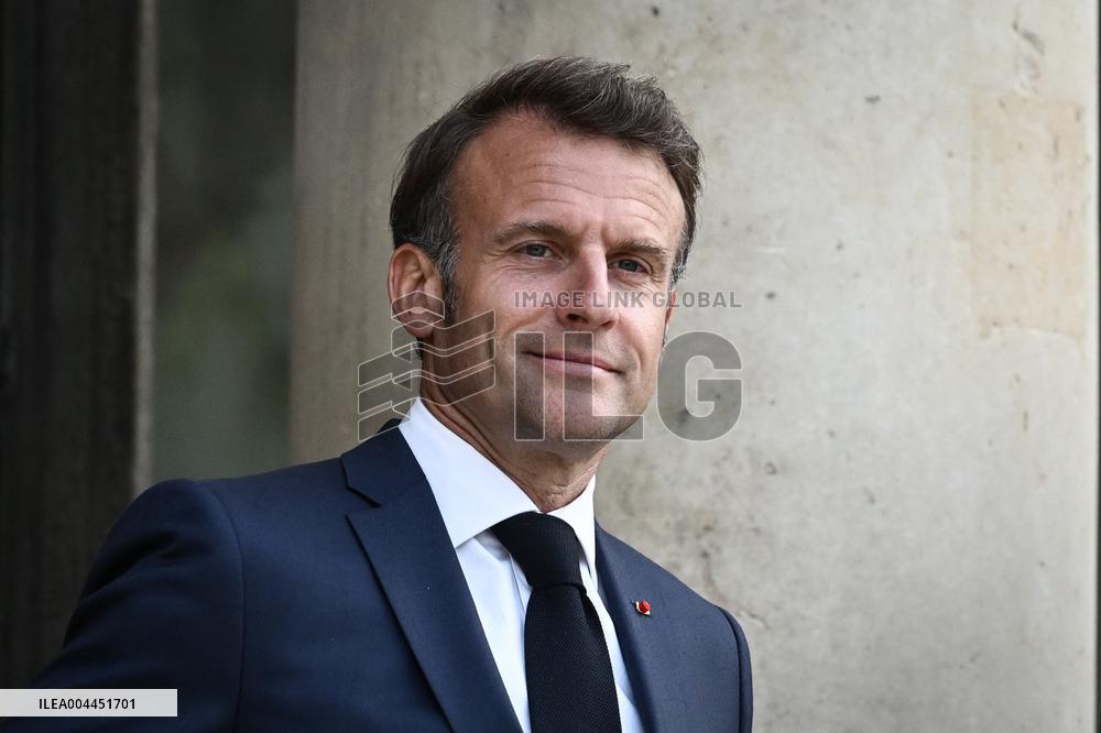 Emmanuel Macron welcomes Abiy Ahmed at the Elysee FA
