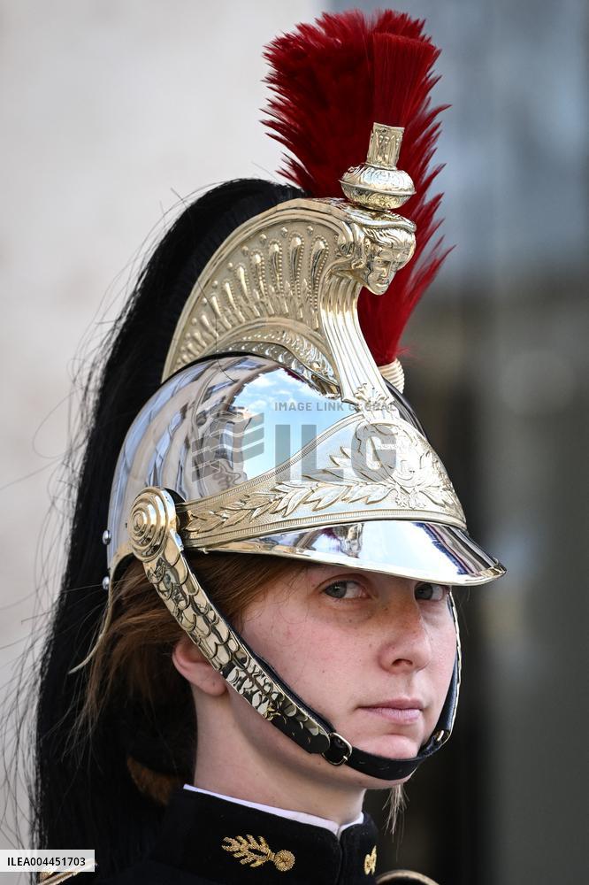 Emmanuel Macron welcomes Abiy Ahmed at the Elysee FA