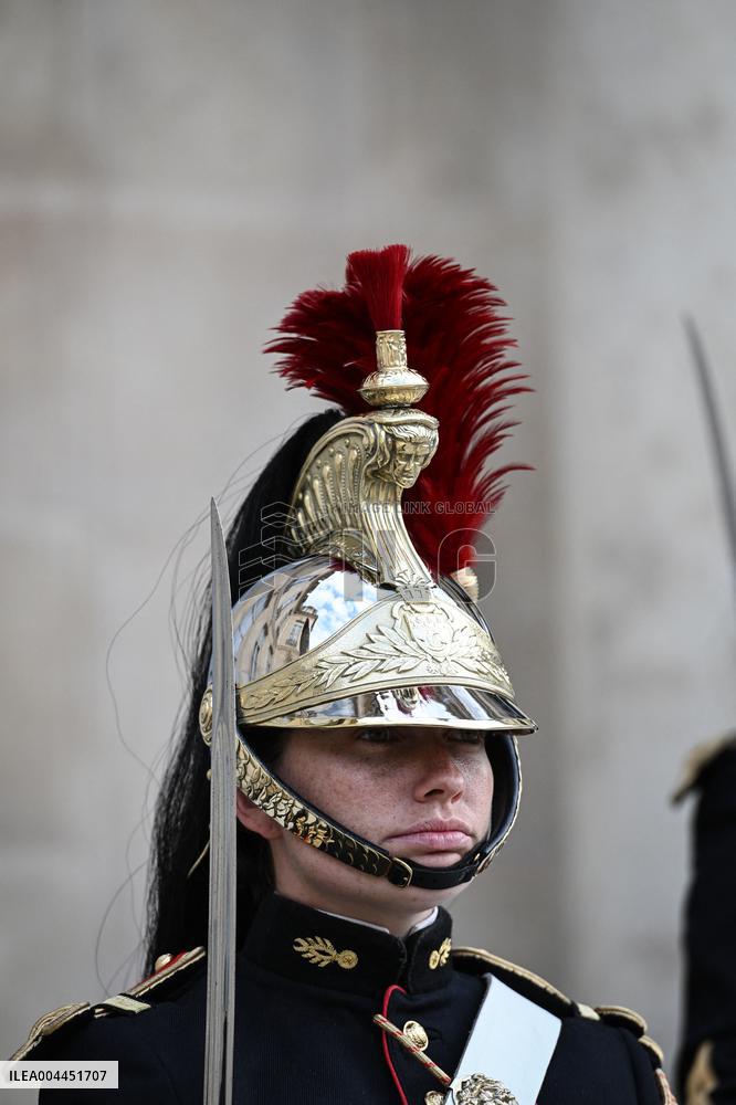 Emmanuel Macron welcomes Abiy Ahmed at the Elysee FA